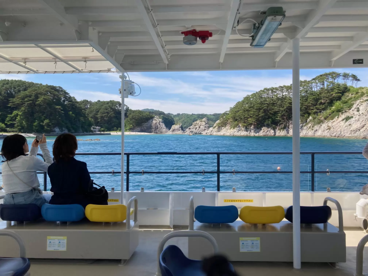 搭乘「宮古海峰子丸」欣賞宮古的壯麗景色～清新綠色的淨土濱遊船體驗～