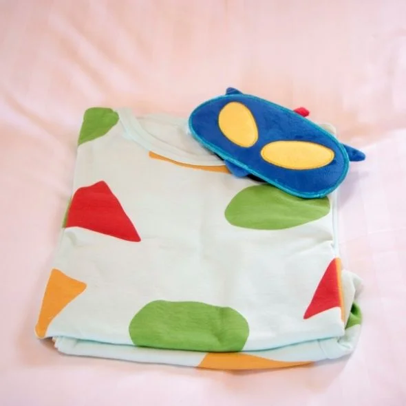 以淡路岛独特蜡像为主题的豪华露天小屋