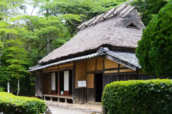 Find the birthplace of Kunio Yanagita just next to Tsujikawayama Park