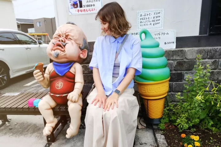 Try to find all the Yokai benches scattered throughout Fukusaki town!