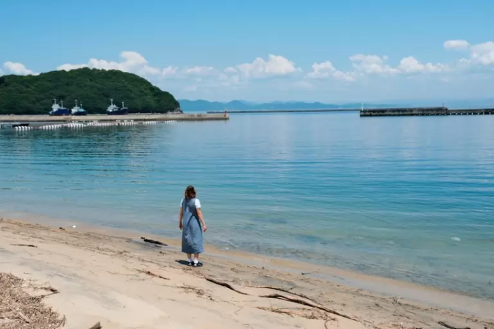 The brimming waters of Shimizunohama Beach