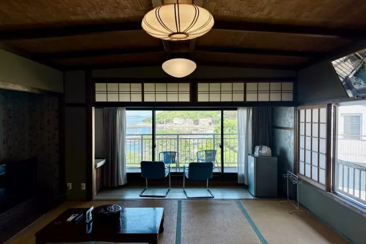Retro interiors of the Japanese Inn Shimizu