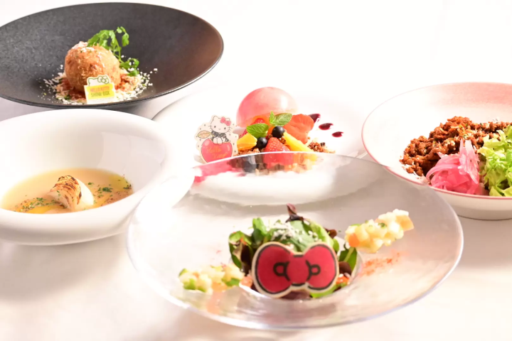 Hello Kitty on Awaji Island - A huge apple shop with a certain number of cards!