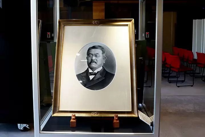 新版1000日元纸币“北里柴三郎”的正面和在他的出生地建造的纪念馆