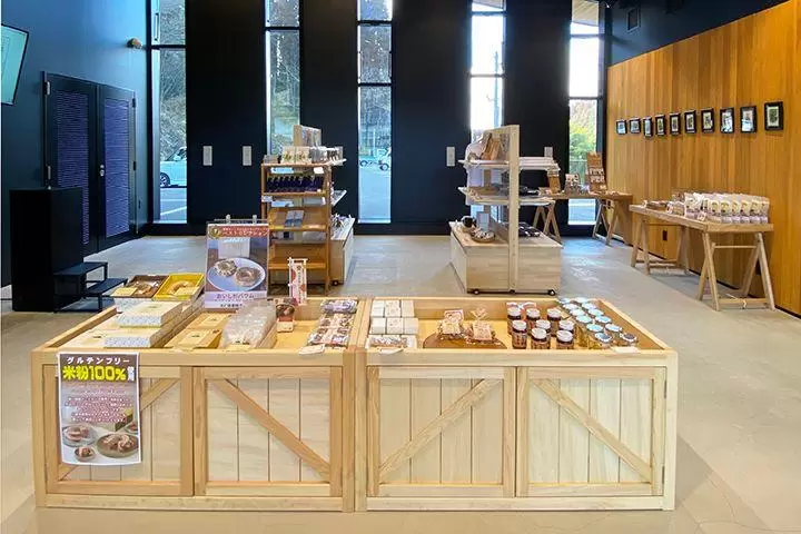 新版1000日元纸币“北里柴三郎”的正面和在他的出生地建造的纪念馆