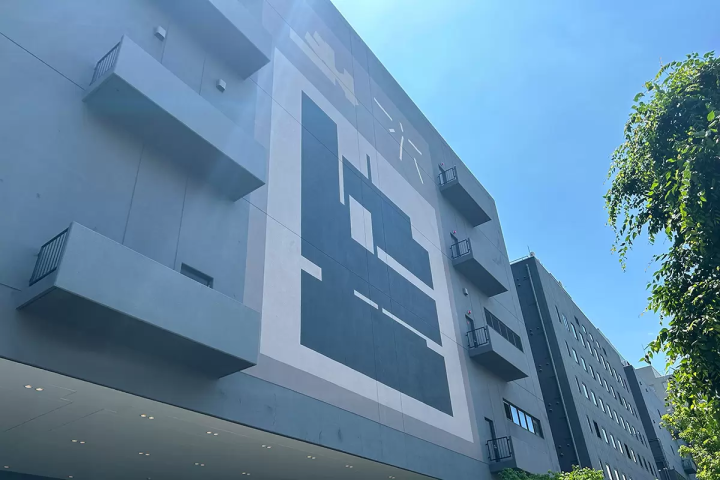 Lucas Dupuy “กำลังมองหาคำ” 