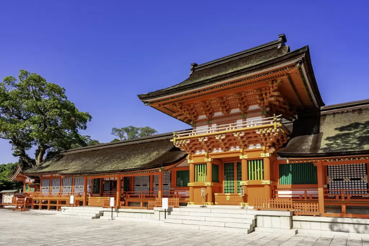Hatsumode: Usher in Good Luck at a Shrine or Temple on New Year’s