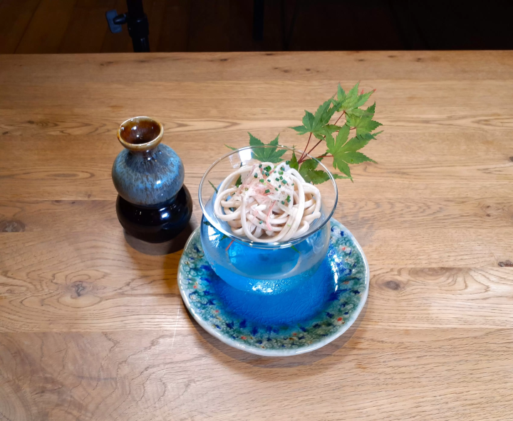 Activities during your stay at the NIPPONIA Harima Fukusaki Library (hand-stretching mochi barley noodles experience)