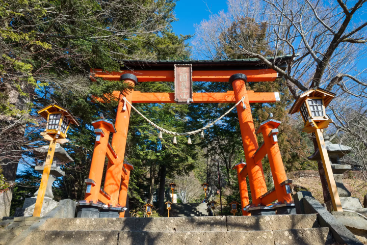 【2024最新】紅到全世界日本代表絕景「新倉富士淺間神社」，交通、參拜路線、周邊景點一次看！