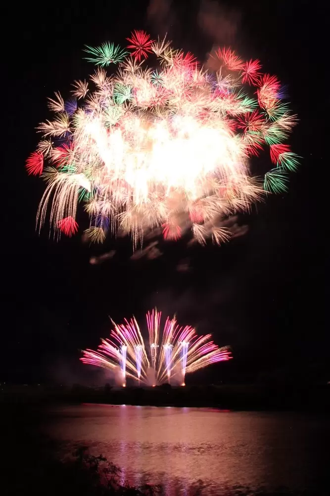 【2024년 7월 개최】일본 각지에서 모이는 불꽃사에 의한 이세신궁에 봉납하는 경기 불꽃놀이!