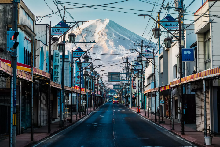 【2024最新】紅到全世界日本代表絕景「新倉富士淺間神社」，交通、參拜路線、周邊景點一次看！