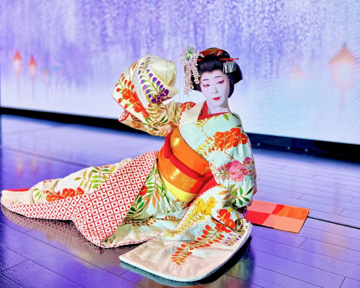 [โตเกียว/ชินจูกุ] การแสดงพิเศษที่มีนักเต้นชั้นยอด ไปดูศิลปะการแสดงแบบดั้งเดิมของญี่ปุ่นและการเต้นแบบญี่ปุ่นกันเถอะ!