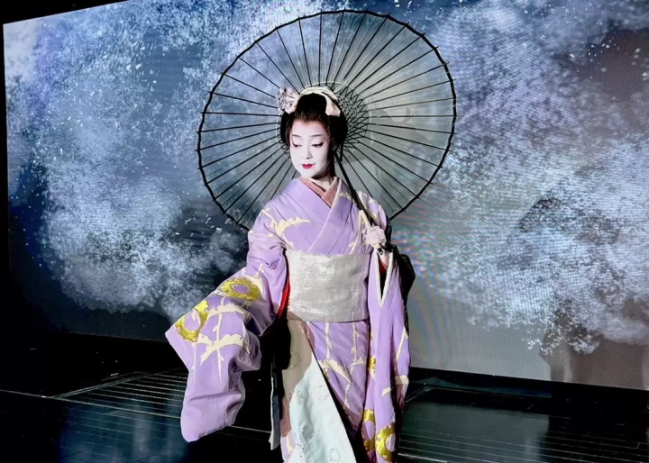 [โตเกียว/ชินจูกุ] การแสดงพิเศษที่มีนักเต้นชั้นยอด ไปดูศิลปะการแสดงแบบดั้งเดิมของญี่ปุ่นและการเต้นแบบญี่ปุ่นกันเถอะ!