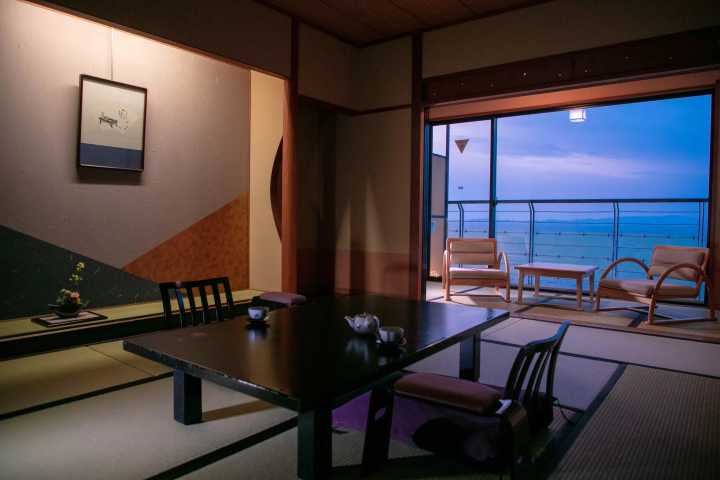 ปีนี้ร้อนอีกแล้ว! - - เพลิดเพลินกับฤดูร้อนในมินามิชิตะ จังหวัดไอจิด้วยทะเล ดอกไม้ไฟ อาหารญี่ปุ่น และอ่างอาบน้ำกลางแจ้ง!