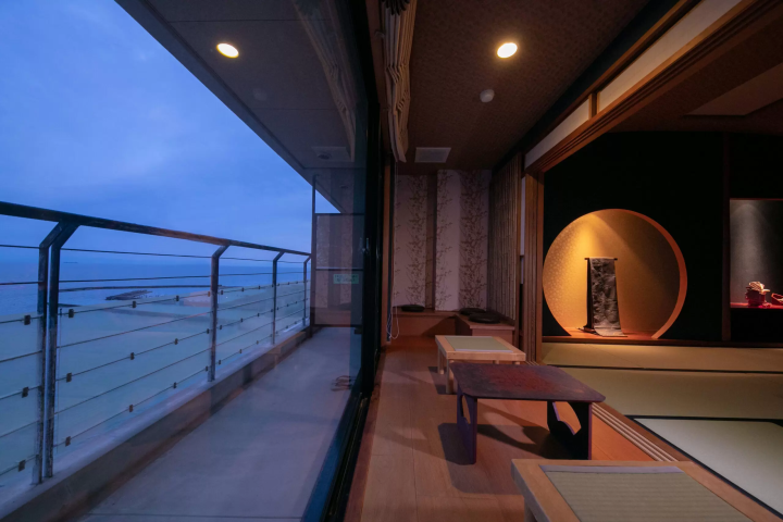 ปีนี้ร้อนอีกแล้ว! - - เพลิดเพลินกับฤดูร้อนในมินามิชิตะ จังหวัดไอจิด้วยทะเล ดอกไม้ไฟ อาหารญี่ปุ่น และอ่างอาบน้ำกลางแจ้ง!