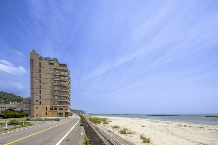 ปีนี้ร้อนอีกแล้ว! - - เพลิดเพลินกับฤดูร้อนในมินามิชิตะ จังหวัดไอจิด้วยทะเล ดอกไม้ไฟ อาหารญี่ปุ่น และอ่างอาบน้ำกลางแจ้ง!