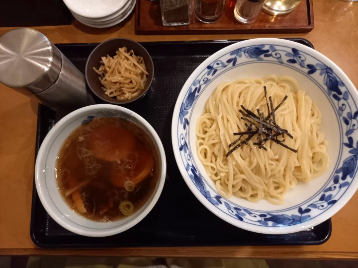 「Menjiru Shokuzen Kohichi」是一家可以讓您的胃和心都充滿善意的拉麵店。