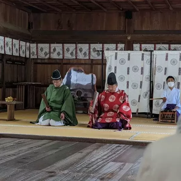 在日本最古老的神社之一伊邪那岐神宫举行的仪式。 