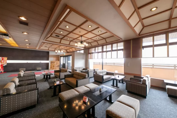 Enjoy natural hot springs with meals while relaxing in your room. [Day trip plan]