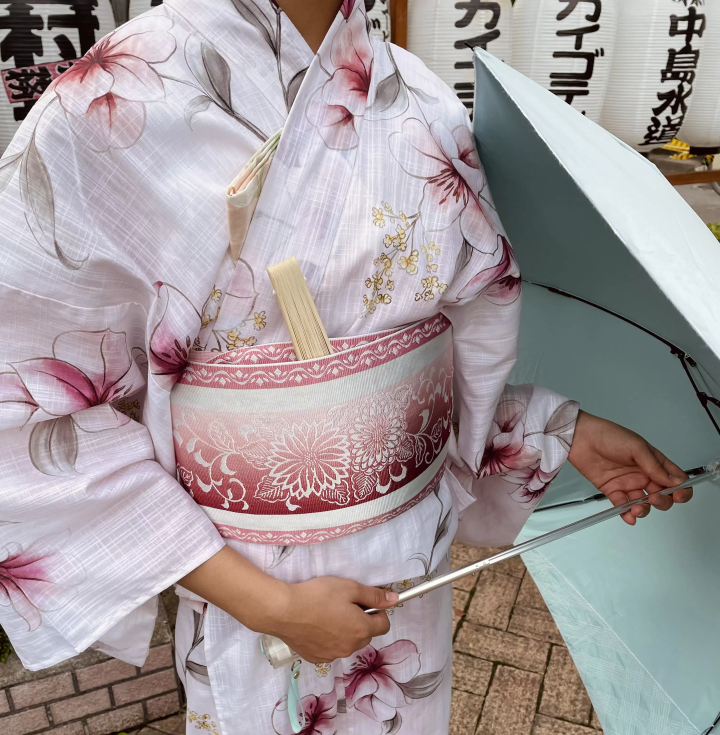 今年夏天太热了，太热了，太热了。但是当你必须出去的时候怎么办？