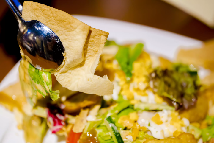 Delicious food and stage shows at Hawaiian Dining Bar Mahaloa