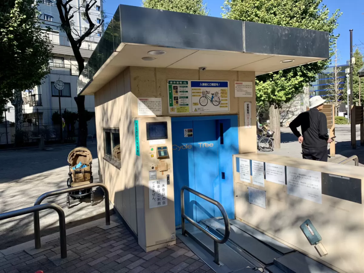 Located in front of the station, it's easily accessible! A beautiful park that attracts people of all ages [Sugiyama Park]