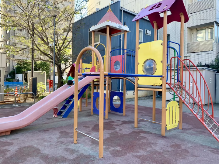 (Complex play equipment)