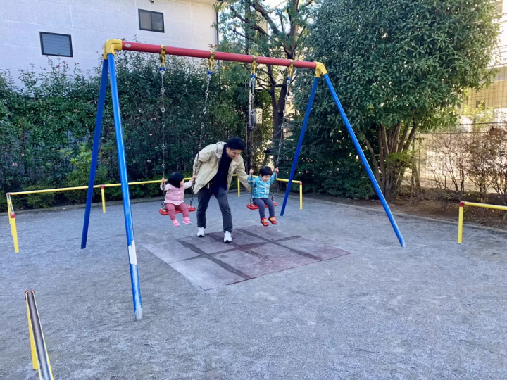 Located in front of the station, it's easily accessible! A beautiful park that attracts people of all ages [Sugiyama Park]
