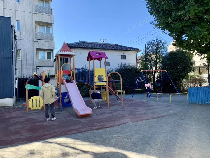 Located in front of the station, it's easily accessible! A beautiful park that attracts people of all ages [Sugiyama Park]