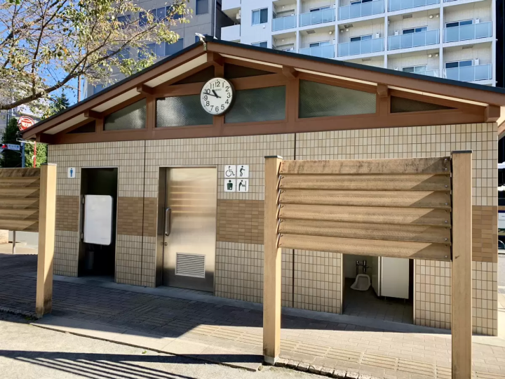 Located in front of the station, it's easily accessible! A beautiful park that attracts people of all ages [Sugiyama Park]