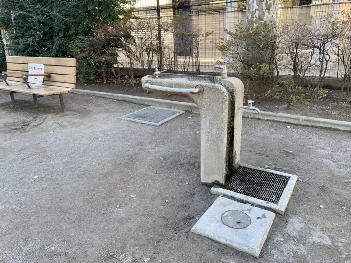 Located in front of the station, it's easily accessible! A beautiful park that attracts people of all ages [Sugiyama Park]