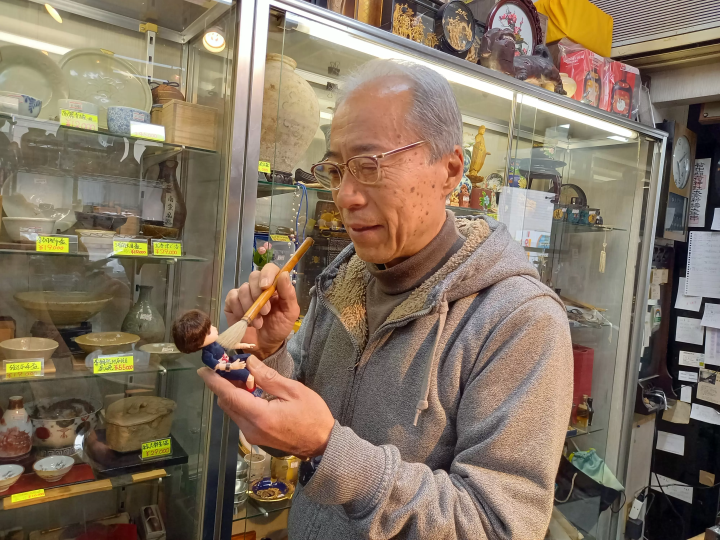 它就像一個小博物館。直方的回收店/古董店“Pavement”