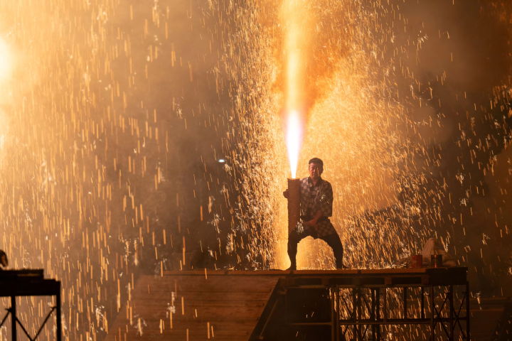 來飛鎢高山享受夏天吧！一起去看絢麗的手持煙火吧