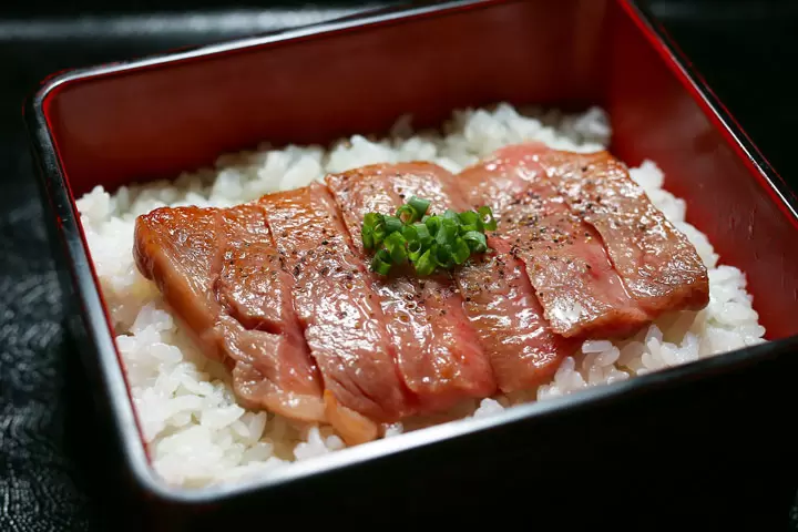 Murakami beef steak bowl (Edosho, a restaurant specializing in Murakami beef) 