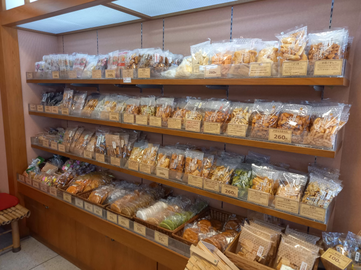 商品種類超過90種,其中包括季節性商品。