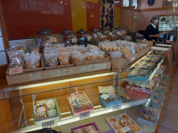 2008年中野寶石大獎賽得獎。柿種作為中野的伴手禮! ? “柿餅室林屋”