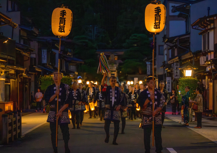 來飛鎢高山享受夏天吧！一起去看絢麗的手持煙火吧