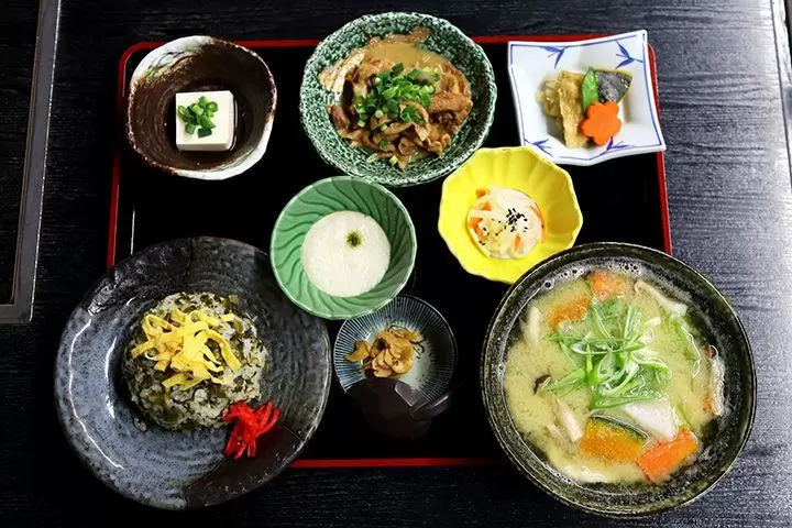 A restaurant where you can enjoy Aso's specialty "Takana rice" and Kumamoto's specialty "Dagojiru"
