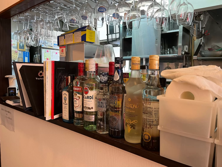 Enjoy authentic Turkish cuisine at the famous restaurant "Meyhane Ozeri" in Tokyo, Nakano, and Arai Yakushi