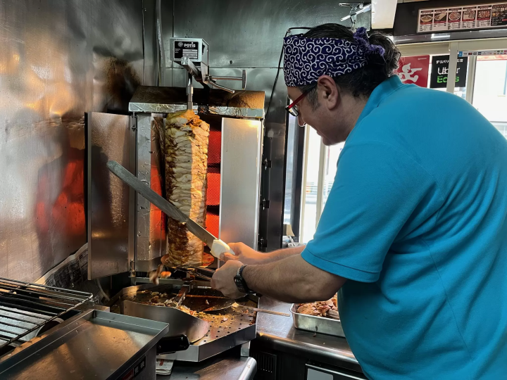 Enjoy authentic Turkish cuisine at the famous restaurant "Meyhane Ozeri" in Tokyo, Nakano, and Arai Yakushi