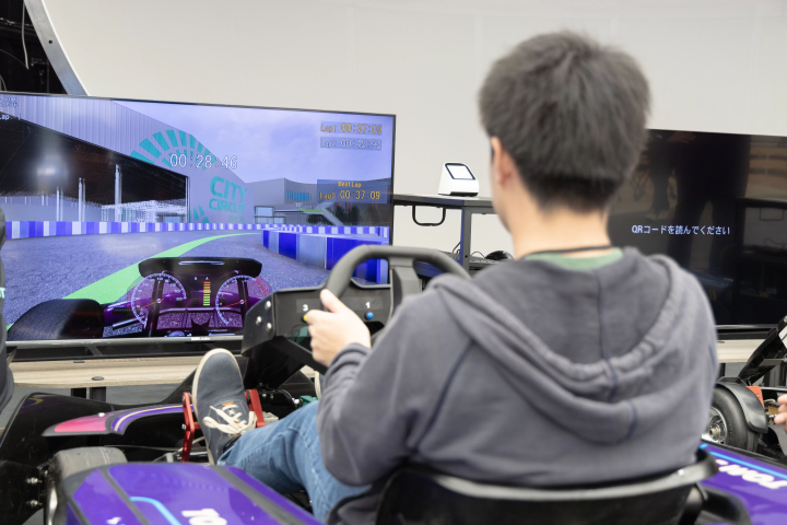 No driver's license required! Enjoy an empty-handed, authentic motorsports experience at Odaiba, Tokyo!
