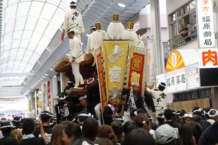 [From Eeyan ! Osaka Shopping Street] เทศกาลคิชิวาดะดันจิริแบบดั้งเดิมและตระการตายังคงได้รับการอนุรักษ์โดยชาวคิชิวาดะ