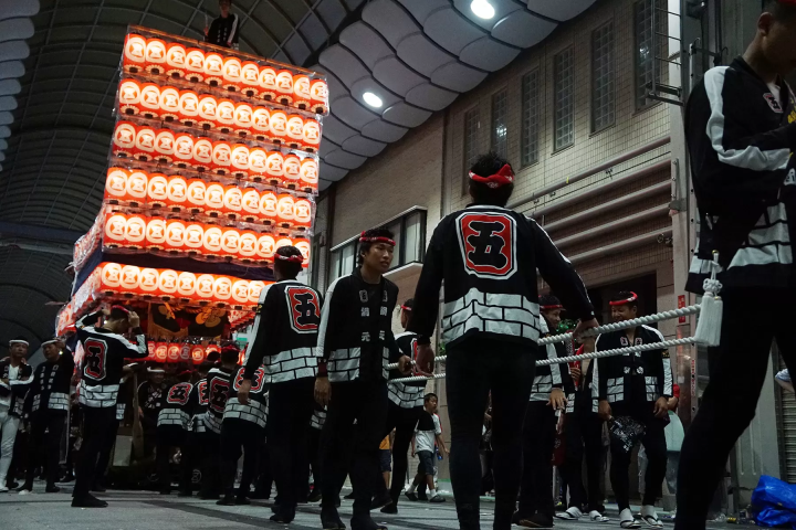 [From Eeyan ! Osaka Shopping Street] เทศกาลคิชิวาดะดันจิริแบบดั้งเดิมและตระการตายังคงได้รับการอนุรักษ์โดยชาวคิชิวาดะ