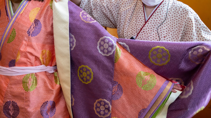 【月夜見の座で日本の文化体験】伝統的な格式高い着物　十二単の着付け体験♪