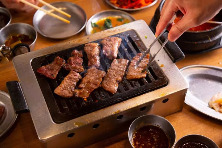 【2024最新】嚴選8間推薦大阪必吃燒肉店！超人氣和牛、吃到飽任你選！