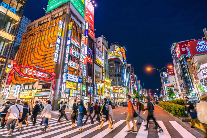 kabukicho crossing shinjuku night