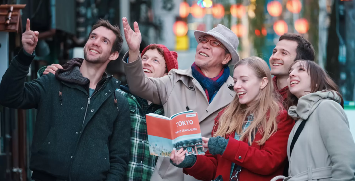 tourists in tokyo 