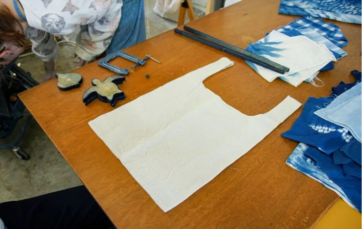 天然藍染体験：淡路島で学ぶスローファッションとサスティナビリティ