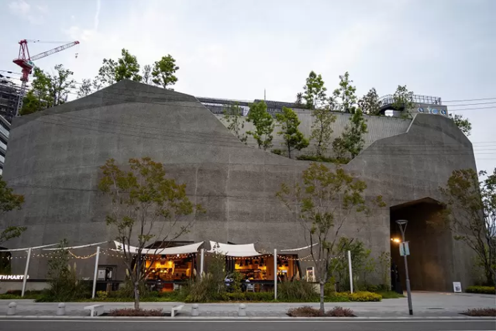 Experiencing in Kobe, an artistic port town. “átoa”, a unique fusion of aquarium and art