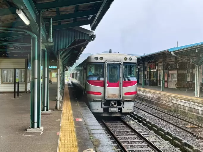 從JR城崎站到JR香住站的本地電車,僅僅30分鐘就到了。 